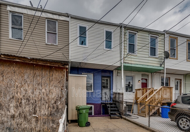 Building Photo - 320 S Newkirk St