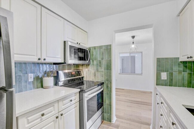 Building Photo - 350 79th Ave N