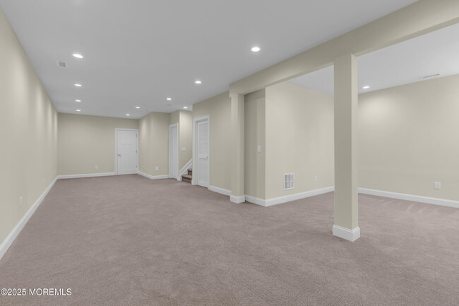 Building Photo - 10 McCormick Ave N