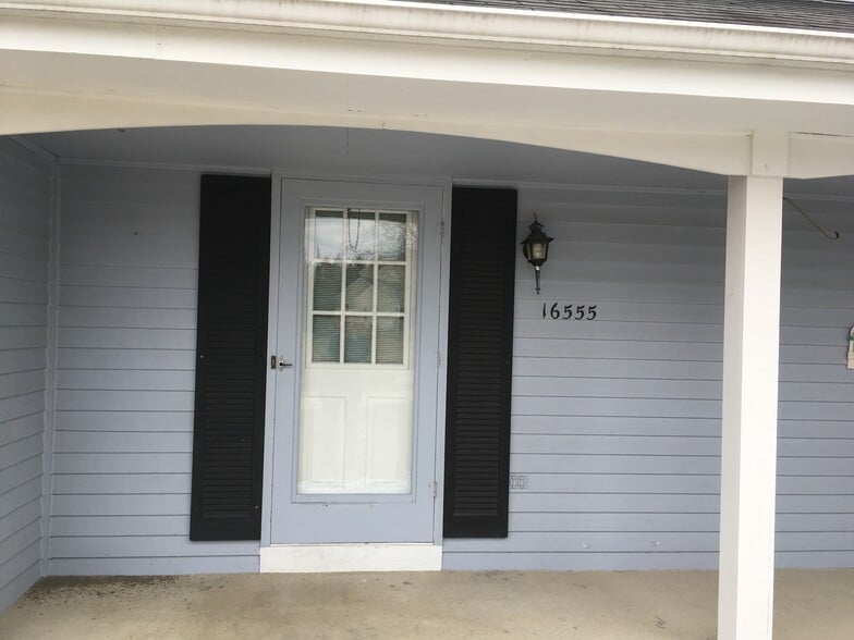 Building Photo - 16555 Dane Ct E