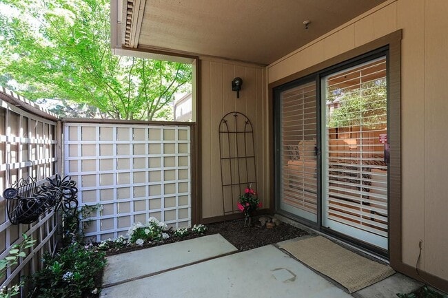Building Photo - Beautiful and very Spacious 1BR 1BA Condo in Mountain View