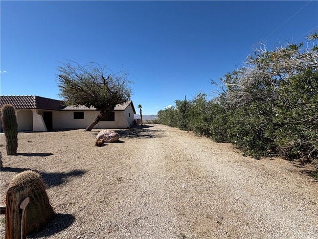 Building Photo - 883 Los Flores St