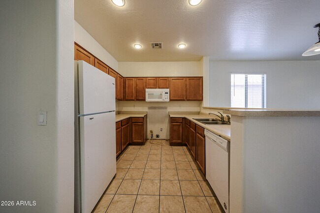 Building Photo - 6307 S 69th Glen