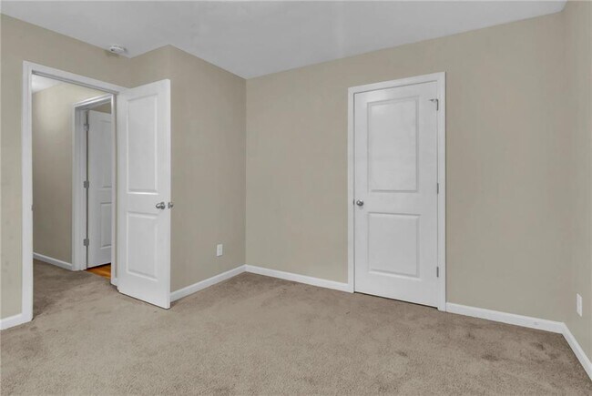 Building Photo - 749 Scotland Dr