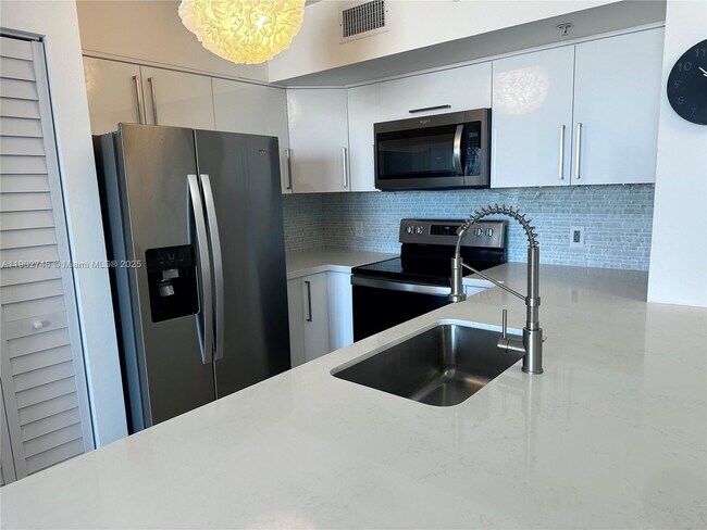 Building Photo - 90 Alton Rd