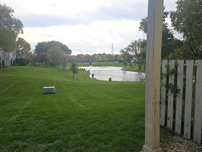 Building Photo - 475 Bridle Trail