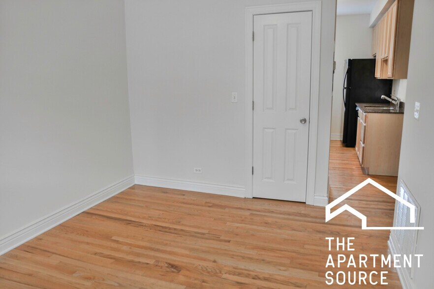 Building Photo - 1210 W Waveland Ave