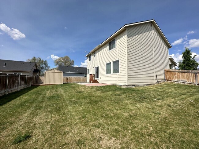 Building Photo - 1451 N 14th E St
