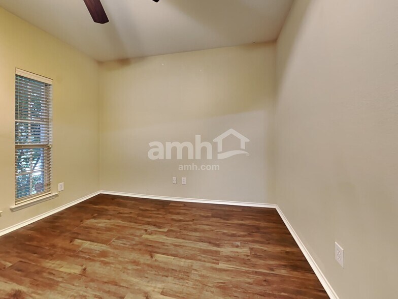 Building Photo - 7424 Alverstone Dr