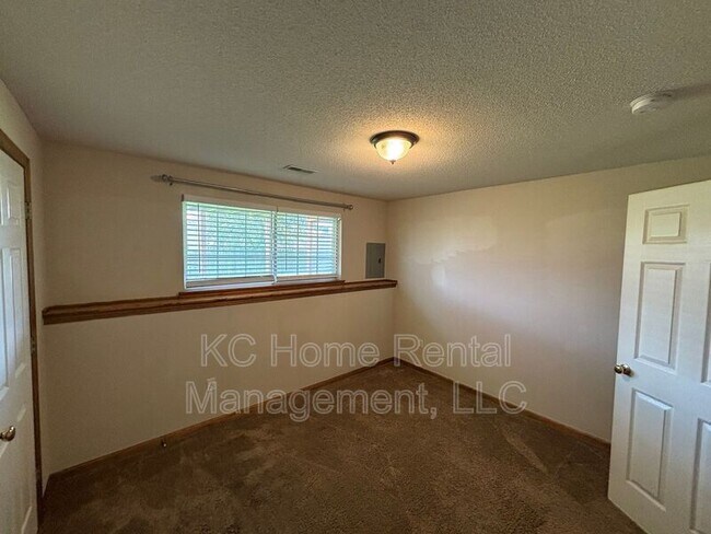 Building Photo - 501 Regina Ct
