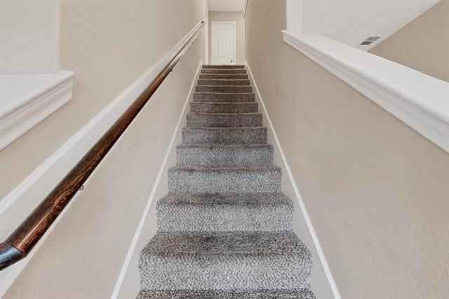 Building Photo - 305 Honeysuckle Ln