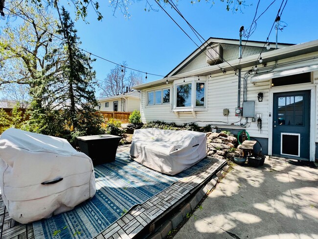 Building Photo - $0 DEPOSIT OPTION, CHARMING 3 BED 2 BATH TRADITIONAL BRICK HOME!! HUGE YARD, DETACHED GARAGE, COM...