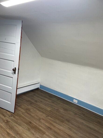 Building Photo - 76 Benham St