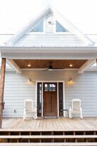 Building Photo - 210 Gail Dr