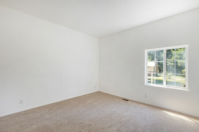 Building Photo - Rare Home, 3 Bedrooms, 2 Bathrooms, Rural Setting