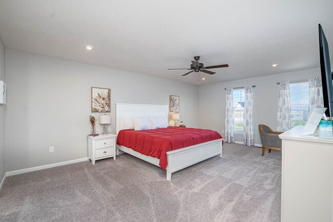 Building Photo - Brand new and fully furnished corporate ex...