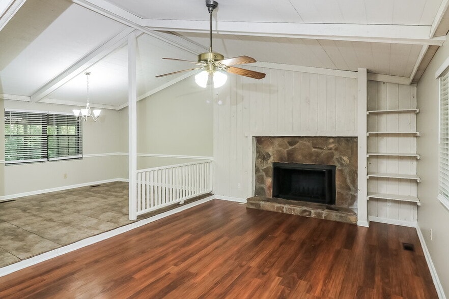 Building Photo - 4035 N Quail Dr