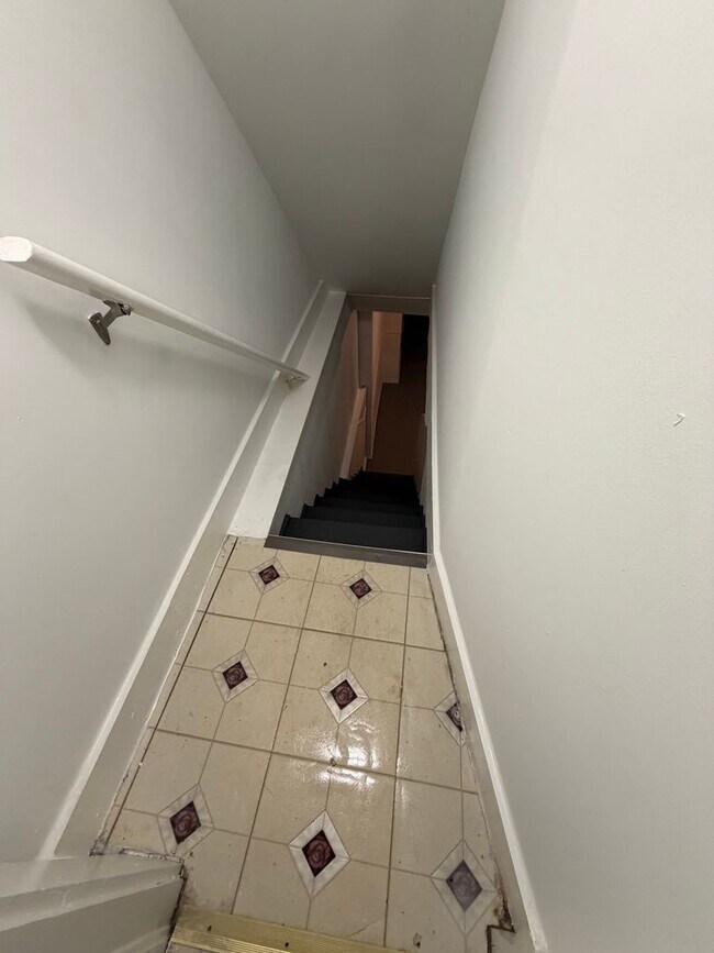 Building Photo - Large Wolcott Home Rent Ready