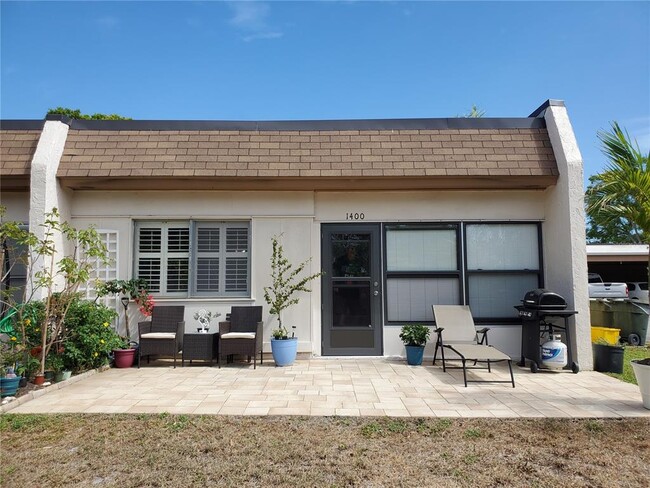 Building Photo - 1400 Arrowhead Cir W