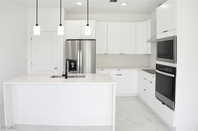 Building Photo - 3813 25th St SW