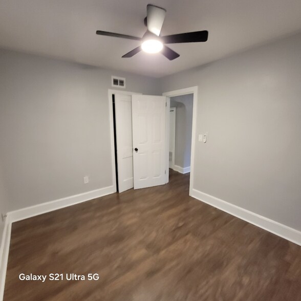 Building Photo - 16 N Primrose Dr