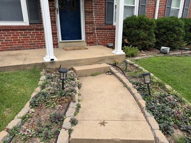 Building Photo - 421 Cannonbury Dr