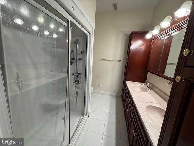 Building Photo - 4 N Pearl St