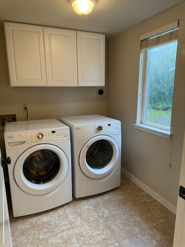 Building Photo - 2Bd/2.5Ba Kirkland Condo