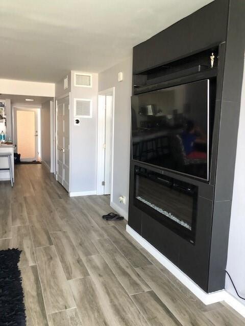 Building Photo - 1609 N Riverside Dr