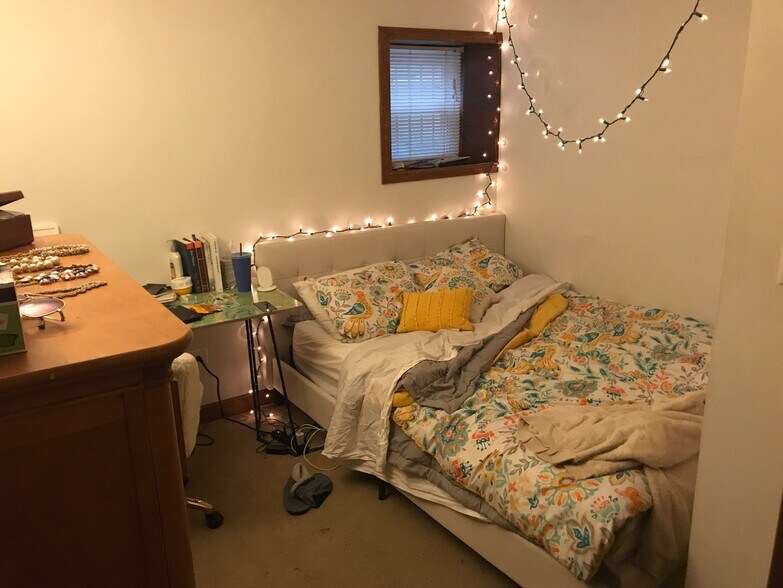 Secondary Bedroom - 2333 N Janssen Ave