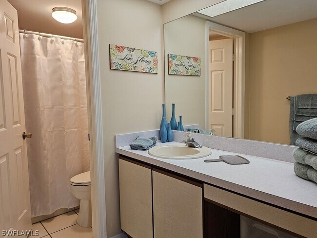 Building Photo - 460 Fox Haven Dr