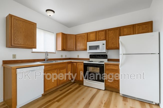 Building Photo - 819 6th Ave S