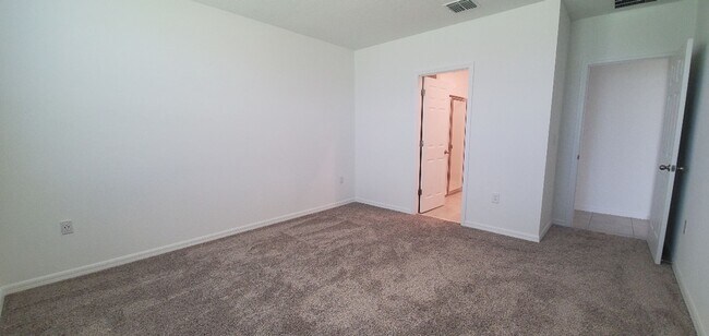 Building Photo - Like New!!! 3-Bedroom, 2-Bathroom in Winte...