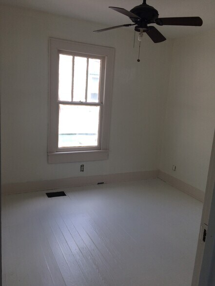 front bedroom - 320 Cherry St