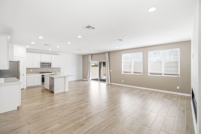 Building Photo - Spacious Southwest Las Vegas Home with Large Loft & Expansive Backyard