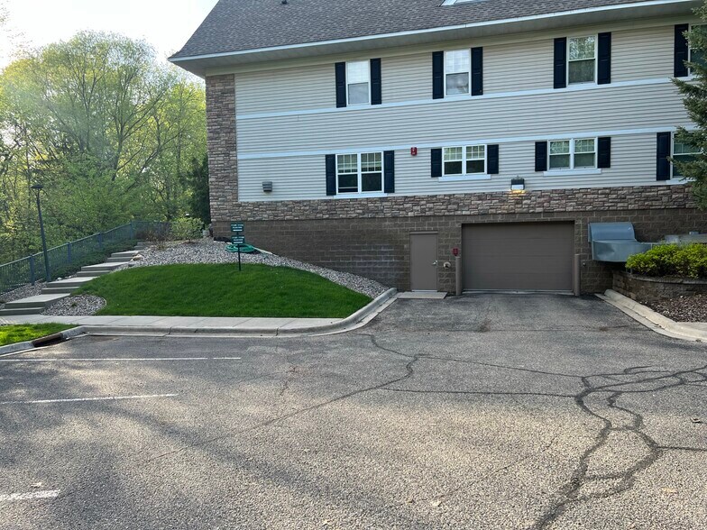 Building Photo - 111310 Village Rd