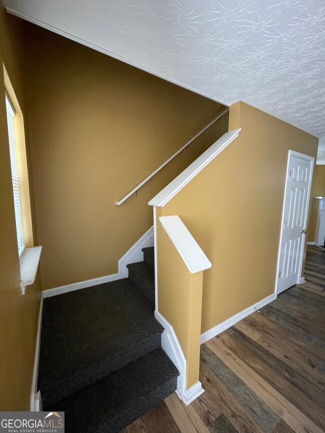 Building Photo - 363 Arrowhead Dr