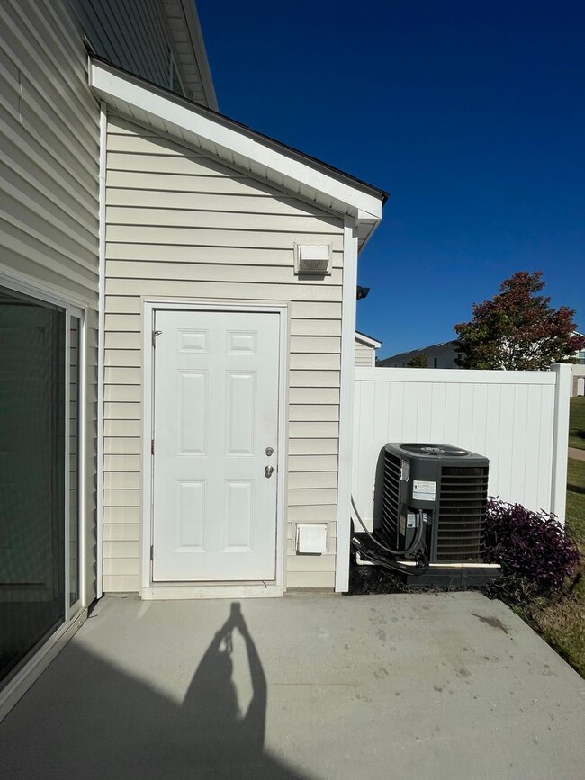 Building Photo - 3 Bedroom 2.5 Bathrooms In Greer Echo Ridg...