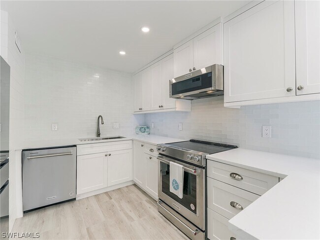 Building Photo - 354 Harbour Dr