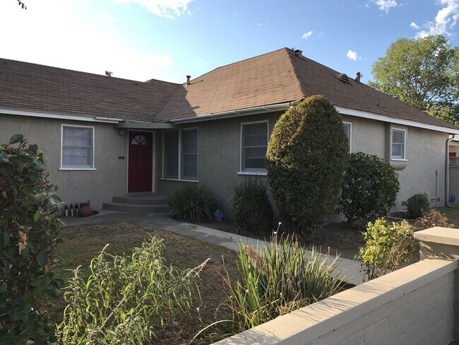 Building Photo - 501 W Maple Ave