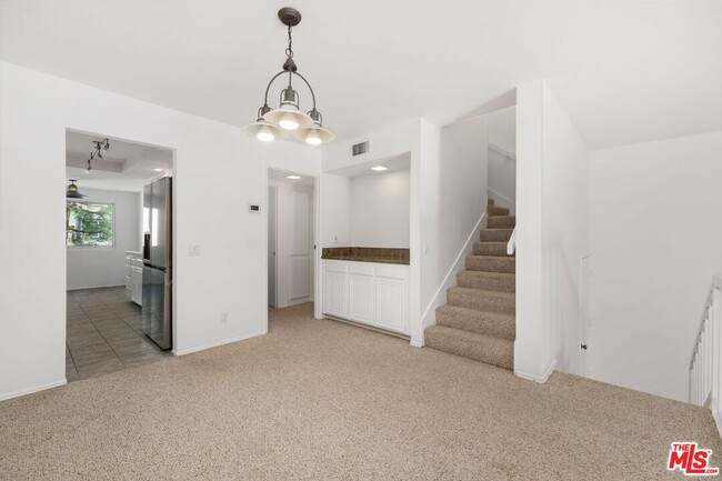Building Photo - 1646 Palisades Dr
