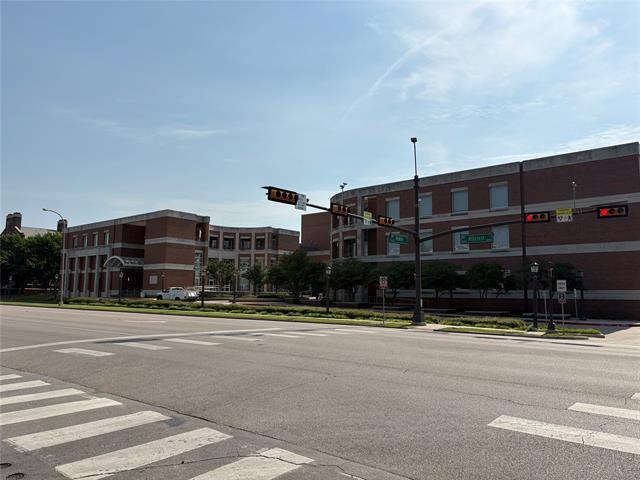Building Photo - 3405 Binkley Ave