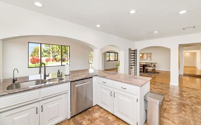 Building Photo - 4626 E. Mountain View Ct Phoenix, AZ 85028