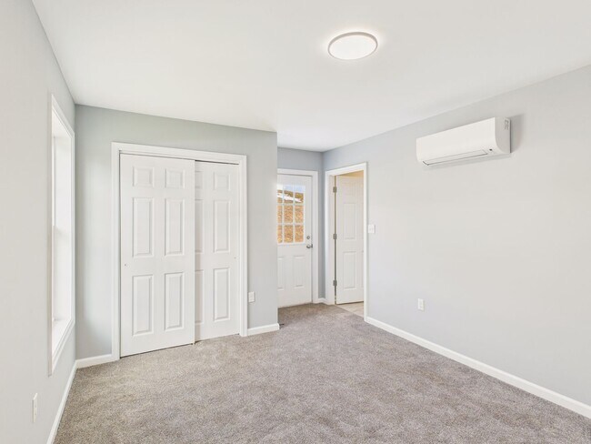 Building Photo - Beautiful Spacious Single Family in Blue Meadow Farms