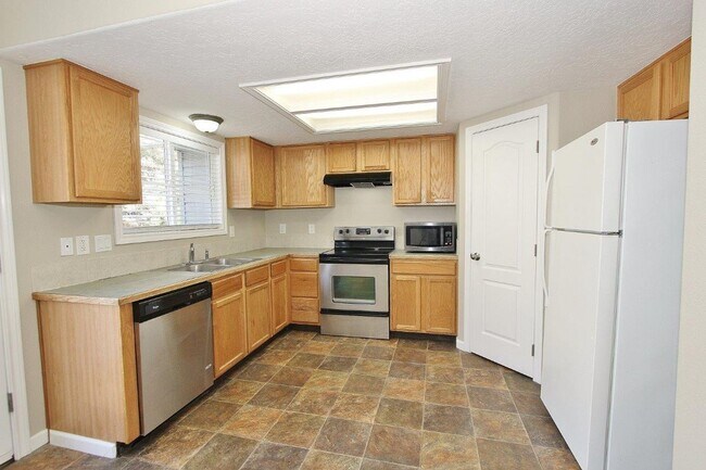 Building Photo - Clean Single-Level Home in Quiet Neighborhood