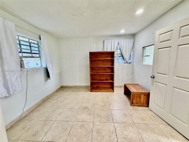 Building Photo - 2212 Grant St