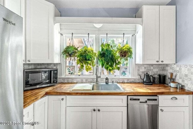 Building Photo - 1654 Highland Ave