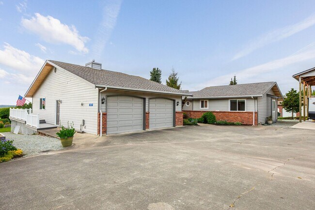 Building Photo - 19679 Smiley Dr