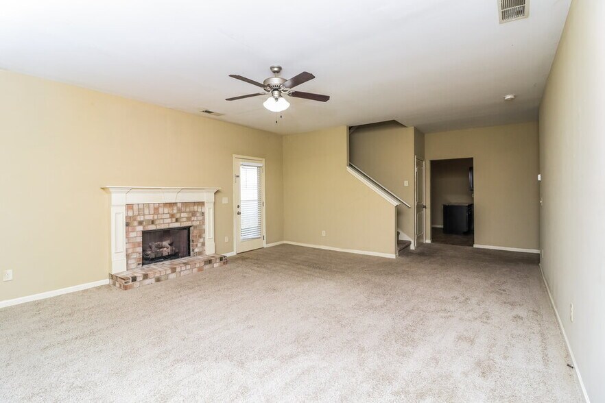 Building Photo - 66 Crescent Woode Way