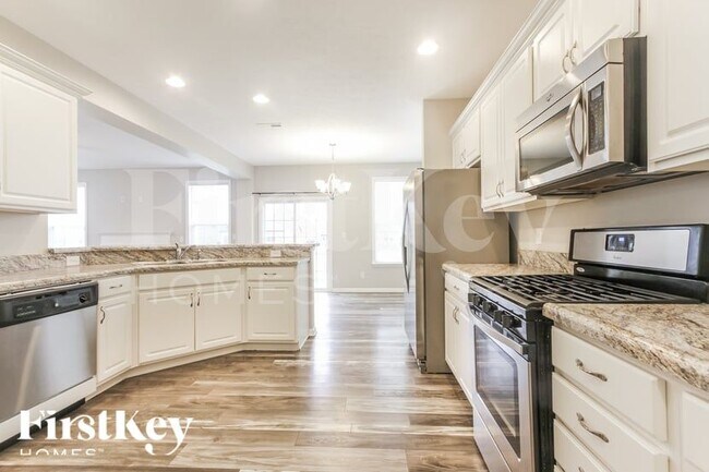 Building Photo - 5776 Bluff View Ln